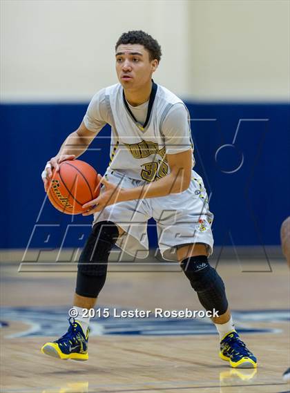 Thumbnail 2 in East Central vs. Warren (6A Bi-District) photogallery.