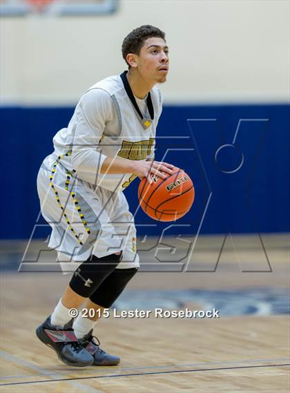 Thumbnail 2 in East Central vs. Warren (6A Bi-District) photogallery.