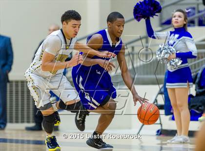 Thumbnail 1 in East Central vs. Warren (6A Bi-District) photogallery.