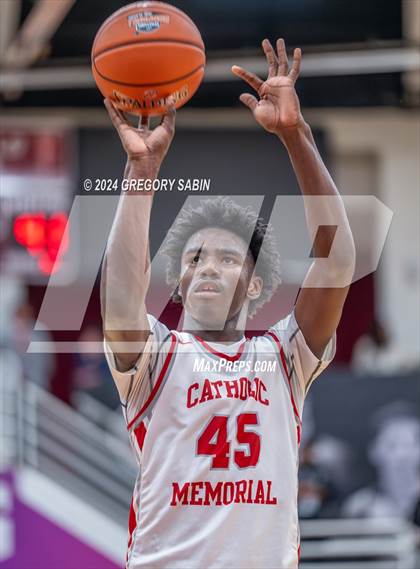 Thumbnail 2 in Mater Dei vs. Catholic Memorial photogallery.