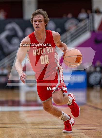 Thumbnail 1 in Mater Dei vs. Catholic Memorial photogallery.