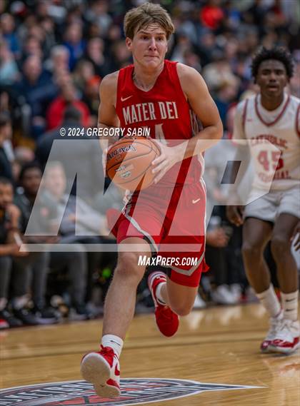 Thumbnail 2 in Mater Dei vs. Catholic Memorial photogallery.