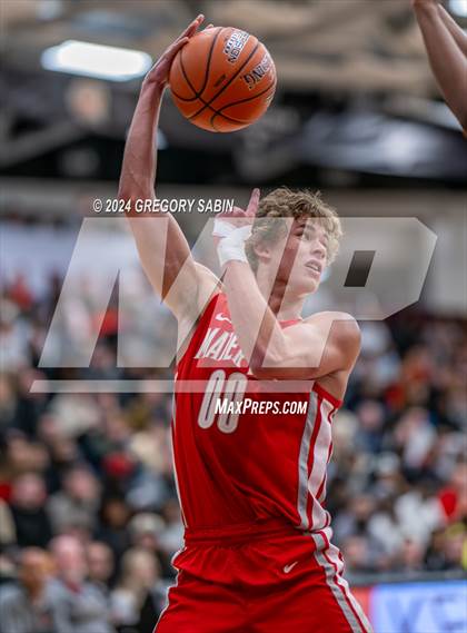 Thumbnail 3 in Mater Dei vs. Catholic Memorial photogallery.