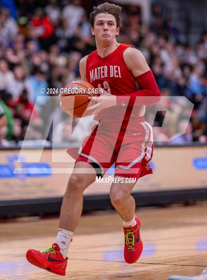 Thumbnail 3 in Mater Dei vs. Catholic Memorial photogallery.