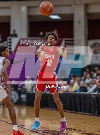Thumbnail 2 in Mater Dei vs. Catholic Memorial photogallery.