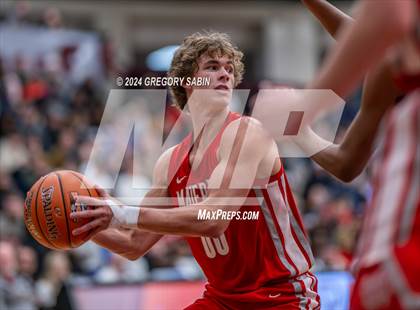 Thumbnail 2 in Mater Dei vs. Catholic Memorial photogallery.