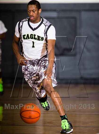 Thumbnail 1 in Pasadena vs. Sharyland (McDonald's Texas Invitational) photogallery.