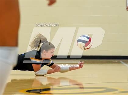 Thumbnail 1 in Floyd Central vs. Carmel (Avon Classic) photogallery.