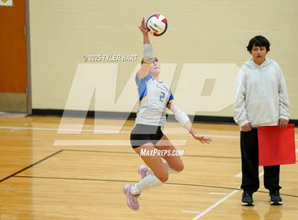 Thumbnail 3 in Floyd Central vs. Carmel (Avon Classic) photogallery.