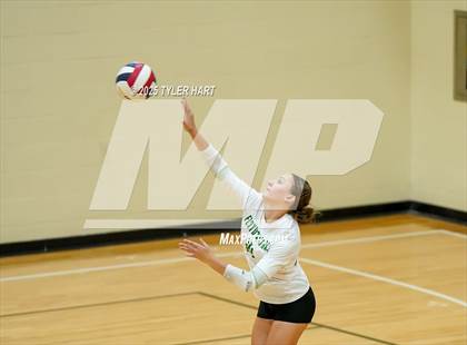 Thumbnail 3 in Floyd Central vs. Carmel (Avon Classic) photogallery.