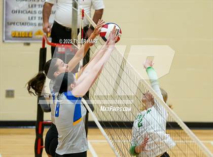 Thumbnail 3 in Floyd Central vs. Carmel (Avon Classic) photogallery.