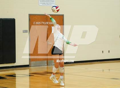 Thumbnail 3 in Floyd Central vs. Carmel (Avon Classic) photogallery.