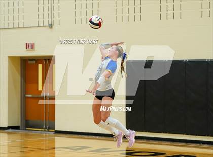 Thumbnail 3 in Floyd Central vs. Carmel (Avon Classic) photogallery.