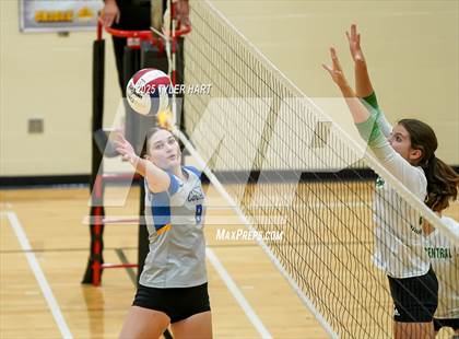 Thumbnail 2 in Floyd Central vs. Carmel (Avon Classic) photogallery.