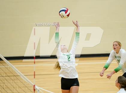 Thumbnail 3 in Floyd Central vs. Carmel (Avon Classic) photogallery.