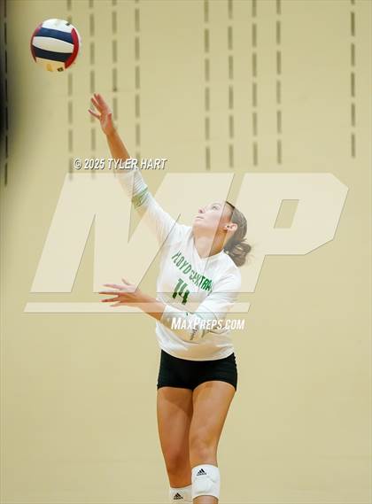 Thumbnail 2 in Floyd Central vs. Carmel (Avon Classic) photogallery.