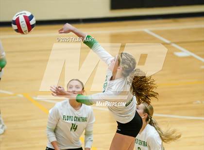 Thumbnail 3 in Floyd Central vs. Carmel (Avon Classic) photogallery.