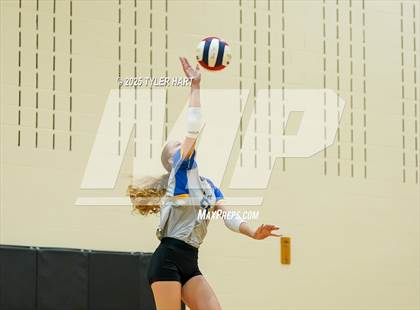 Thumbnail 2 in Floyd Central vs. Carmel (Avon Classic) photogallery.