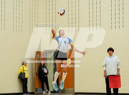 Thumbnail 3 in Floyd Central vs. Carmel (Avon Classic) photogallery.