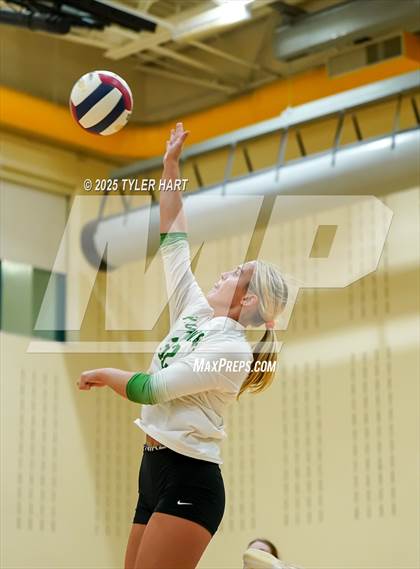 Thumbnail 1 in Floyd Central vs. Carmel (Avon Classic) photogallery.