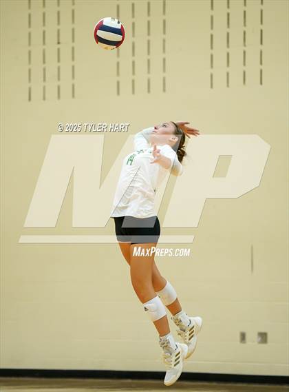 Thumbnail 2 in Floyd Central vs. Carmel (Avon Classic) photogallery.