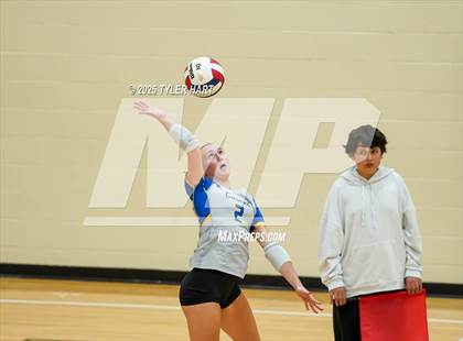 Thumbnail 2 in Floyd Central vs. Carmel (Avon Classic) photogallery.