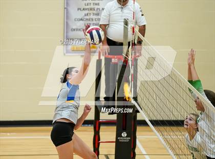 Thumbnail 2 in Floyd Central vs. Carmel (Avon Classic) photogallery.