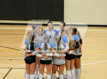 Thumbnail 3 in Floyd Central vs. Carmel (Avon Classic) photogallery.