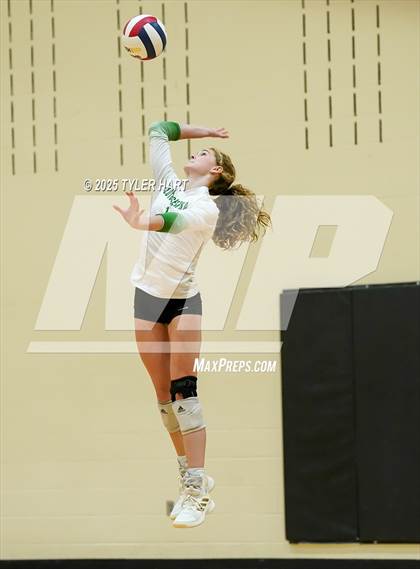 Thumbnail 3 in Floyd Central vs. Carmel (Avon Classic) photogallery.