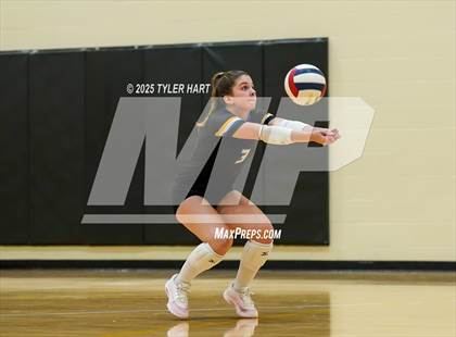 Thumbnail 3 in Floyd Central vs. Carmel (Avon Classic) photogallery.