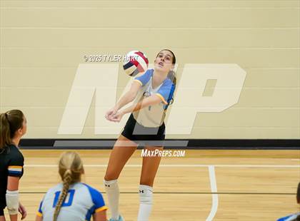 Thumbnail 3 in Floyd Central vs. Carmel (Avon Classic) photogallery.