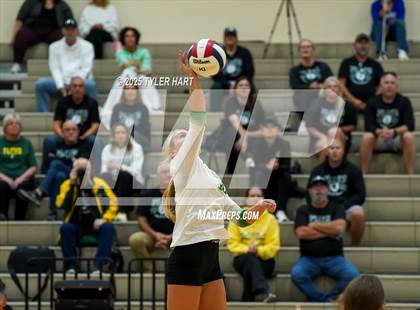 Thumbnail 3 in Floyd Central vs. Carmel (Avon Classic) photogallery.
