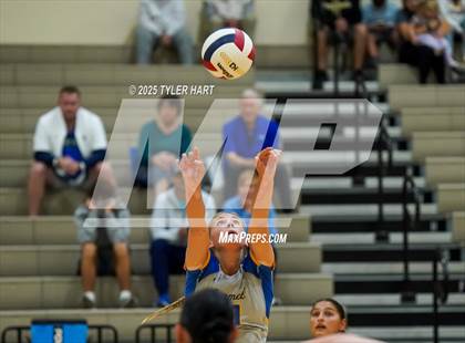 Thumbnail 3 in Floyd Central vs. Carmel (Avon Classic) photogallery.