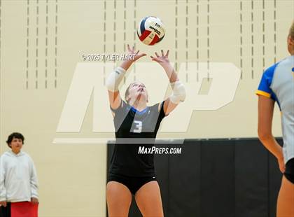 Thumbnail 2 in Floyd Central vs. Carmel (Avon Classic) photogallery.