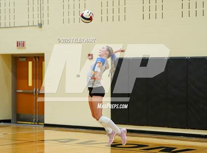 Thumbnail 2 in Floyd Central vs. Carmel (Avon Classic) photogallery.