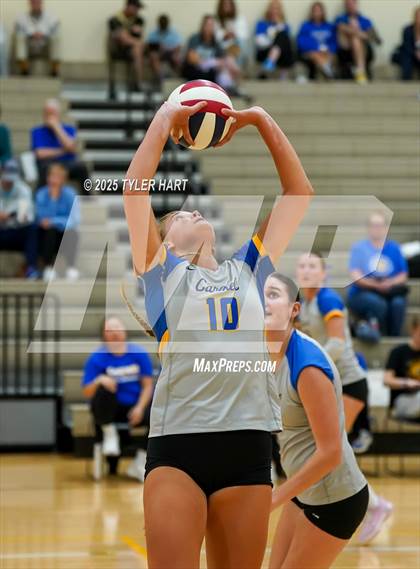 Thumbnail 3 in Floyd Central vs. Carmel (Avon Classic) photogallery.