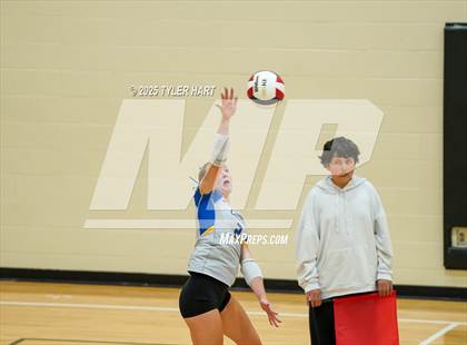 Thumbnail 3 in Floyd Central vs. Carmel (Avon Classic) photogallery.