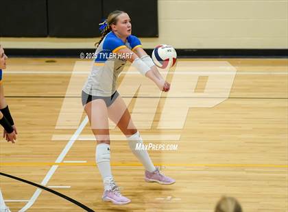 Thumbnail 1 in Floyd Central vs. Carmel (Avon Classic) photogallery.