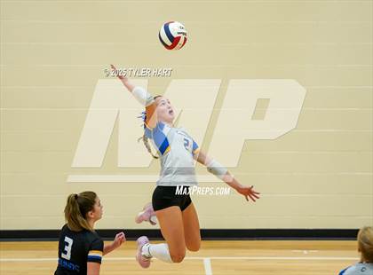 Thumbnail 1 in Floyd Central vs. Carmel (Avon Classic) photogallery.