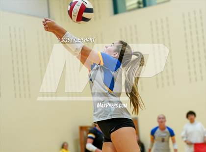 Thumbnail 1 in Floyd Central vs. Carmel (Avon Classic) photogallery.