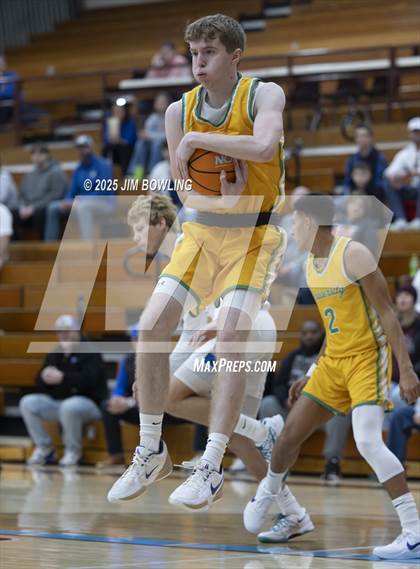 Thumbnail 2 in Normal University vs. Bismarck-Henning/Rossville-Alvin photogallery.