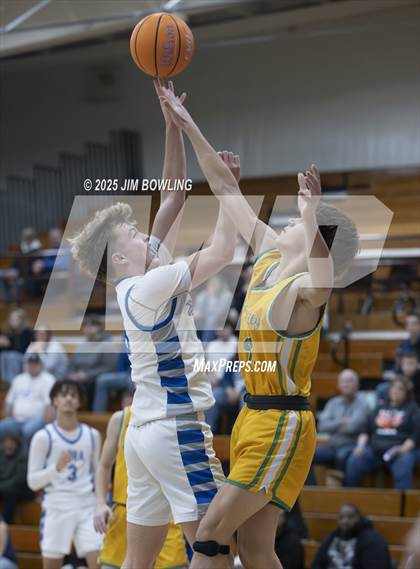 Thumbnail 1 in Normal University vs. Bismarck-Henning/Rossville-Alvin photogallery.