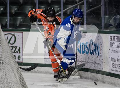 Thumbnail 3 in Lake Forest Academy vs. Catholic Central  photogallery.