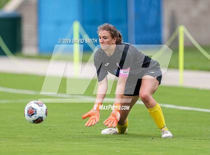 Thumbnail 1 in Pembroke Hill vs. Visitation Academy (MSHSAA Class 2 Semifinal) photogallery.