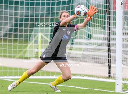 Thumbnail 2 in Pembroke Hill vs. Visitation Academy (MSHSAA Class 2 Semifinal) photogallery.