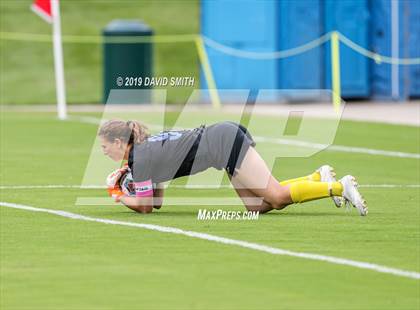 Thumbnail 2 in Pembroke Hill vs. Visitation Academy (MSHSAA Class 2 Semifinal) photogallery.