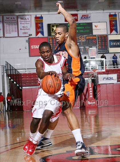 Thumbnail 3 in Jefferson vs Kennedy (PSAL AA Semifinal) photogallery.