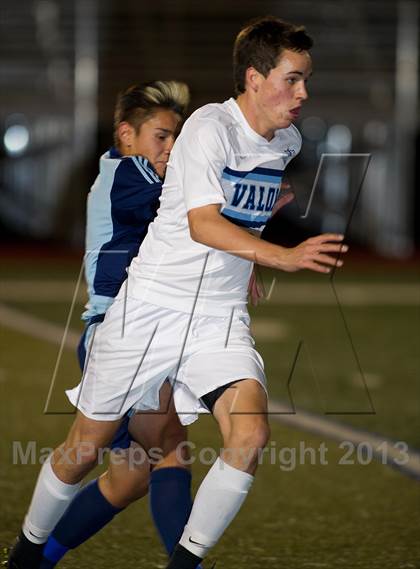 Thumbnail 3 in Valor Christian vs. Vista PEAK Prep (CHSAA 4A 1st Round) photogallery.