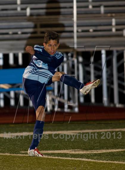 Thumbnail 3 in Valor Christian vs. Vista PEAK Prep (CHSAA 4A 1st Round) photogallery.