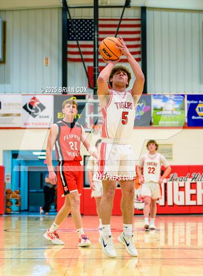 Thumbnail 3 in Flippin @ Lead Hill photogallery.